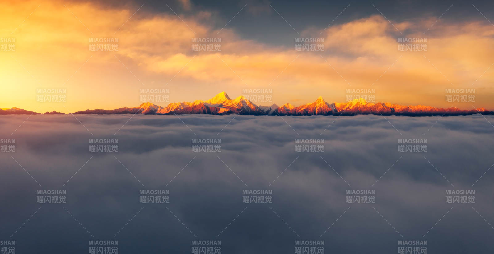 云海日出 雪山巍峨