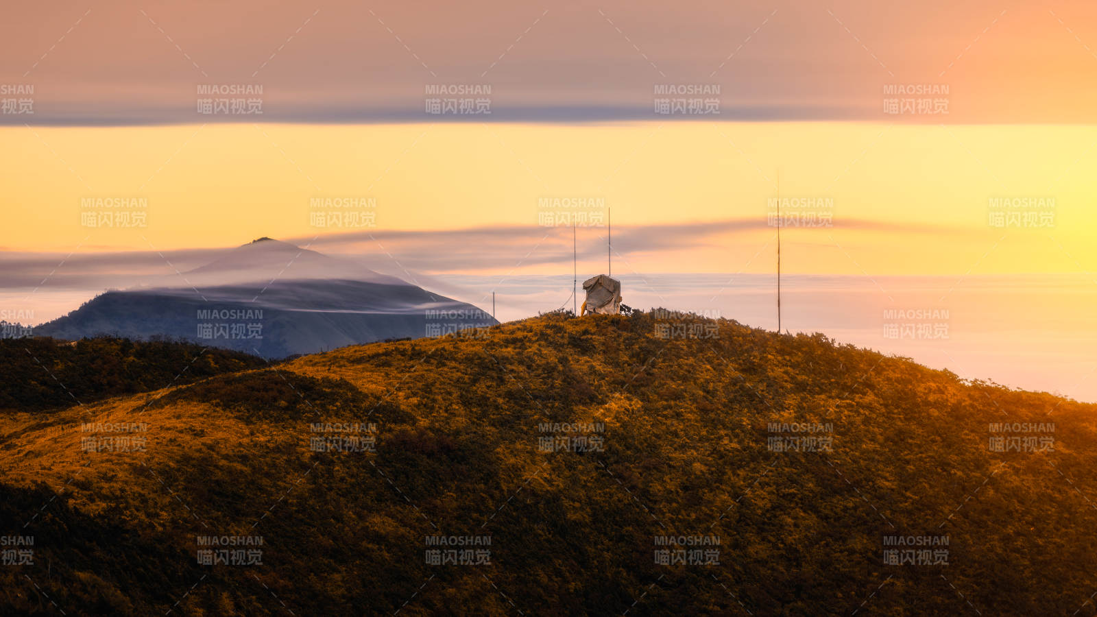 山頂日落 天線剪影