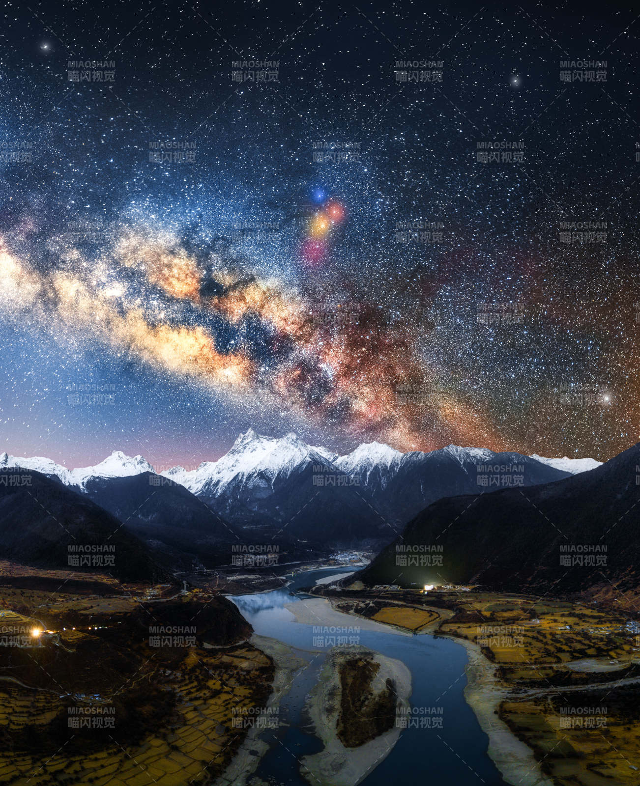 雪山銀河夜景圖