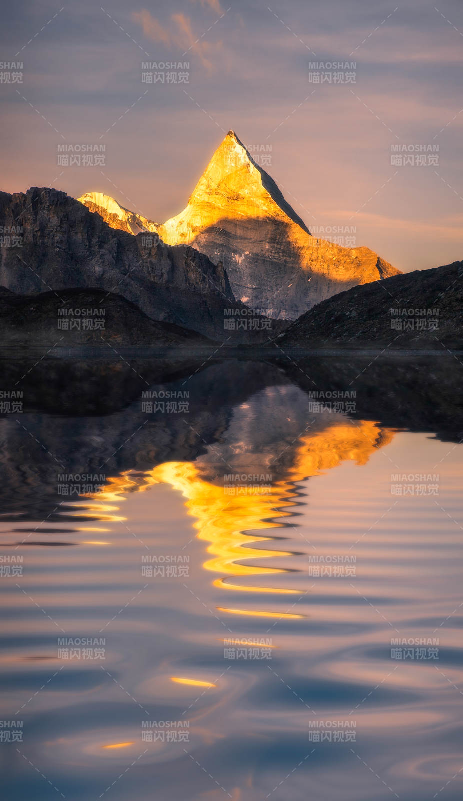 湖光山色映夕陽