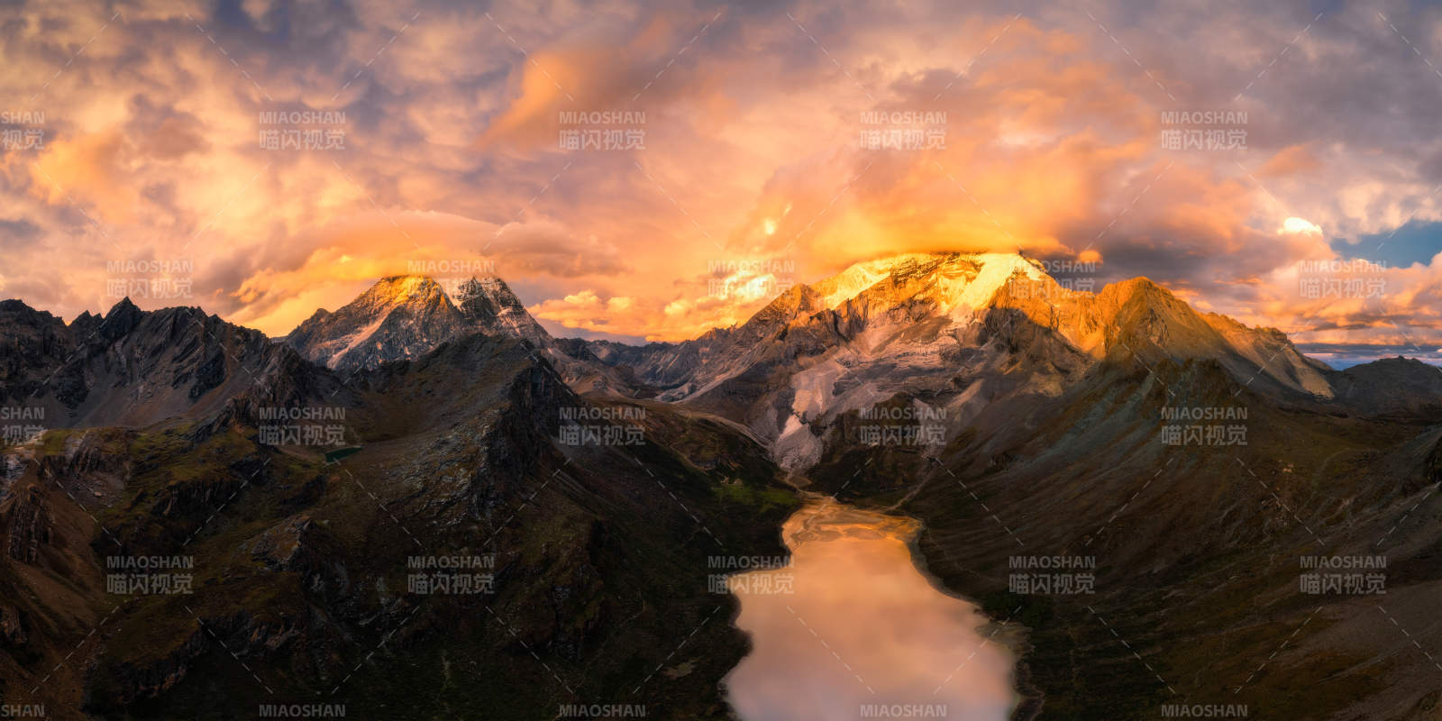雪山湖畔夕陽美