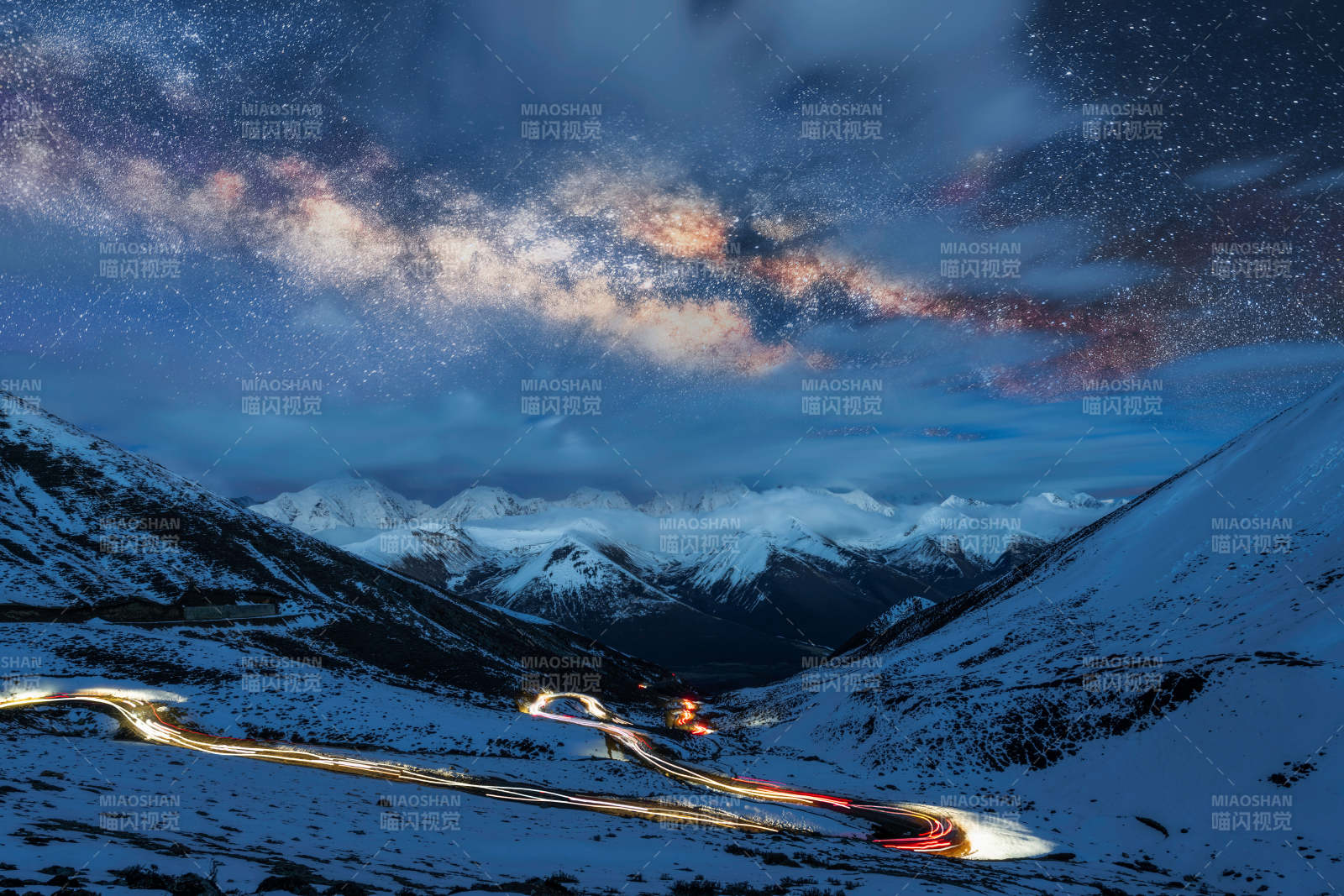 雪山夜景 星光璀璨