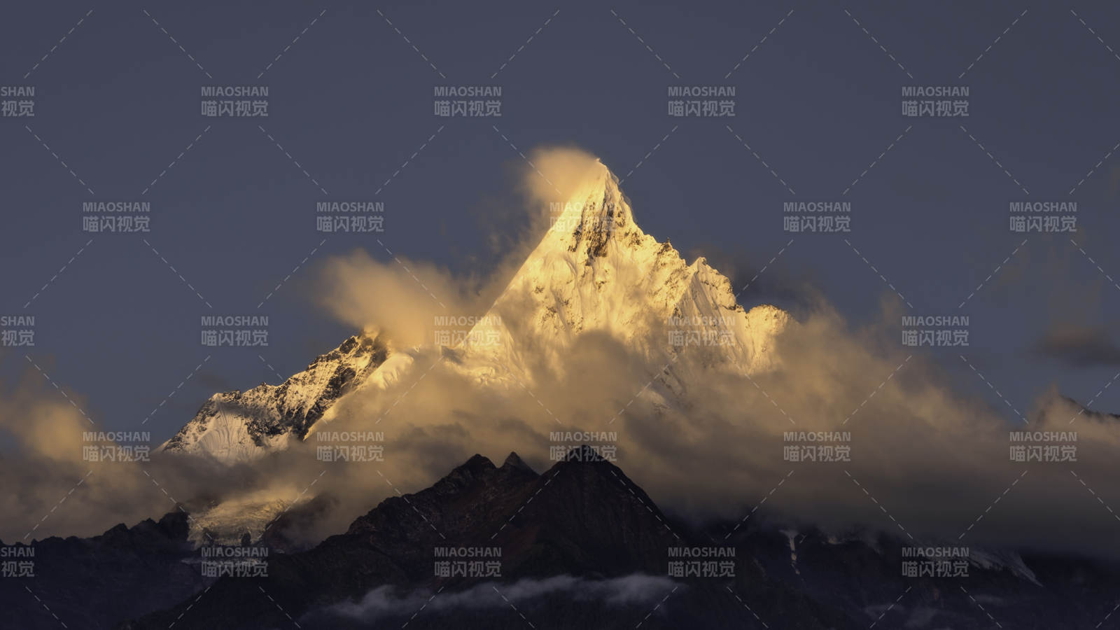 雪山云海 壯麗奇觀