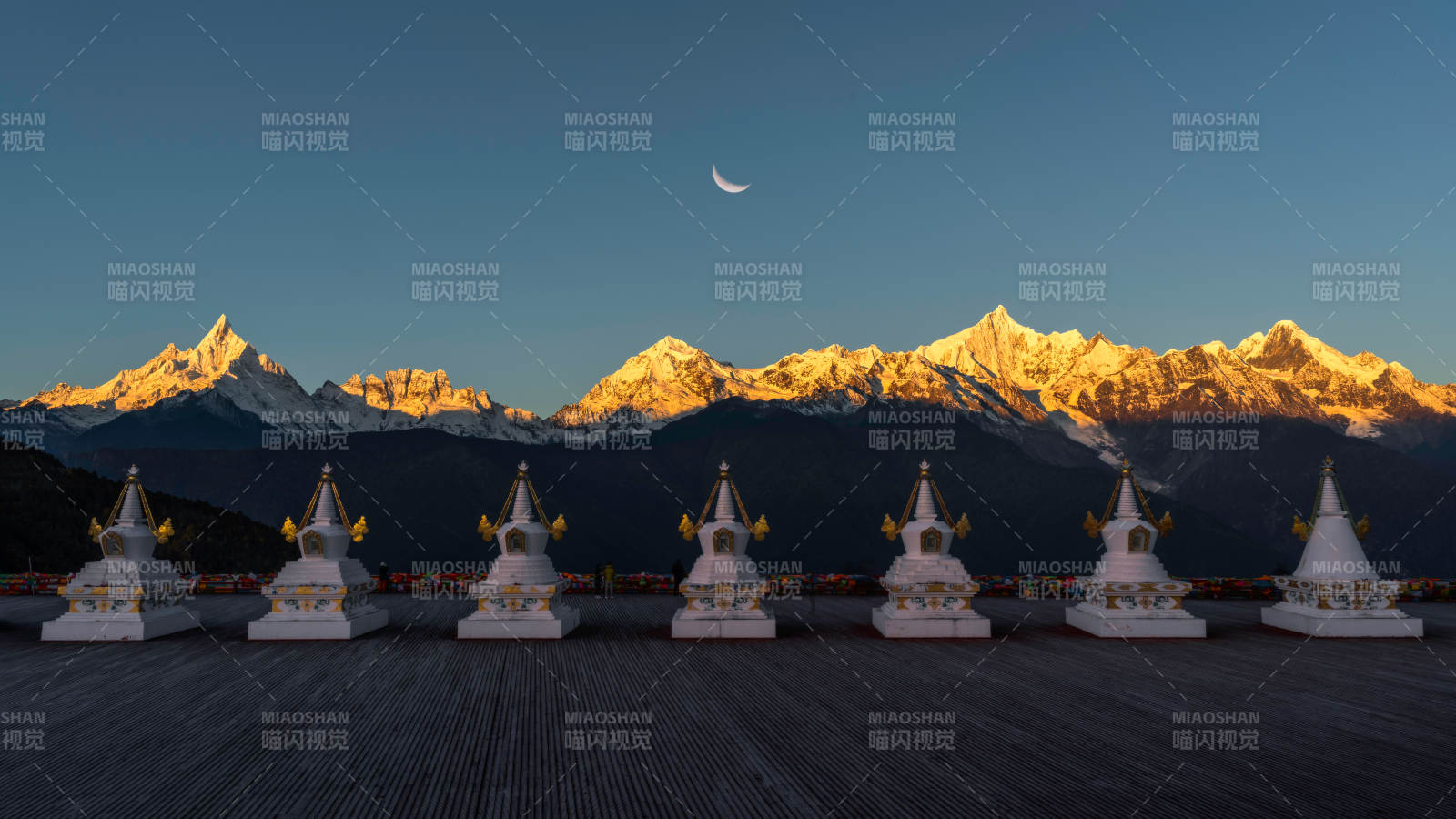 雪山日落 佛塔靜謐