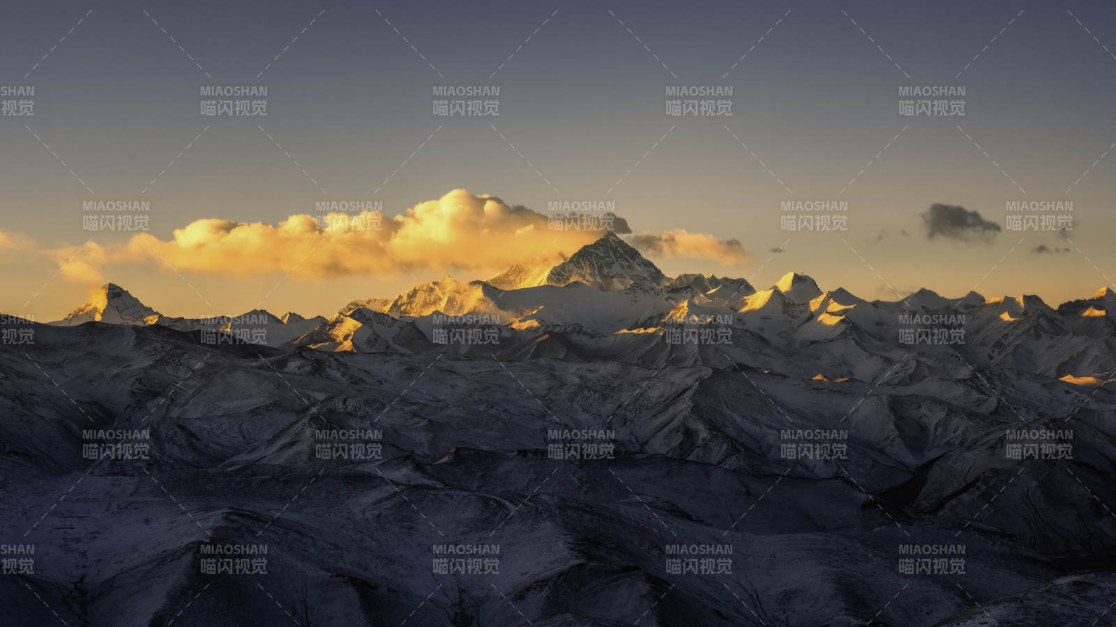 雪山日落 云海輝煌