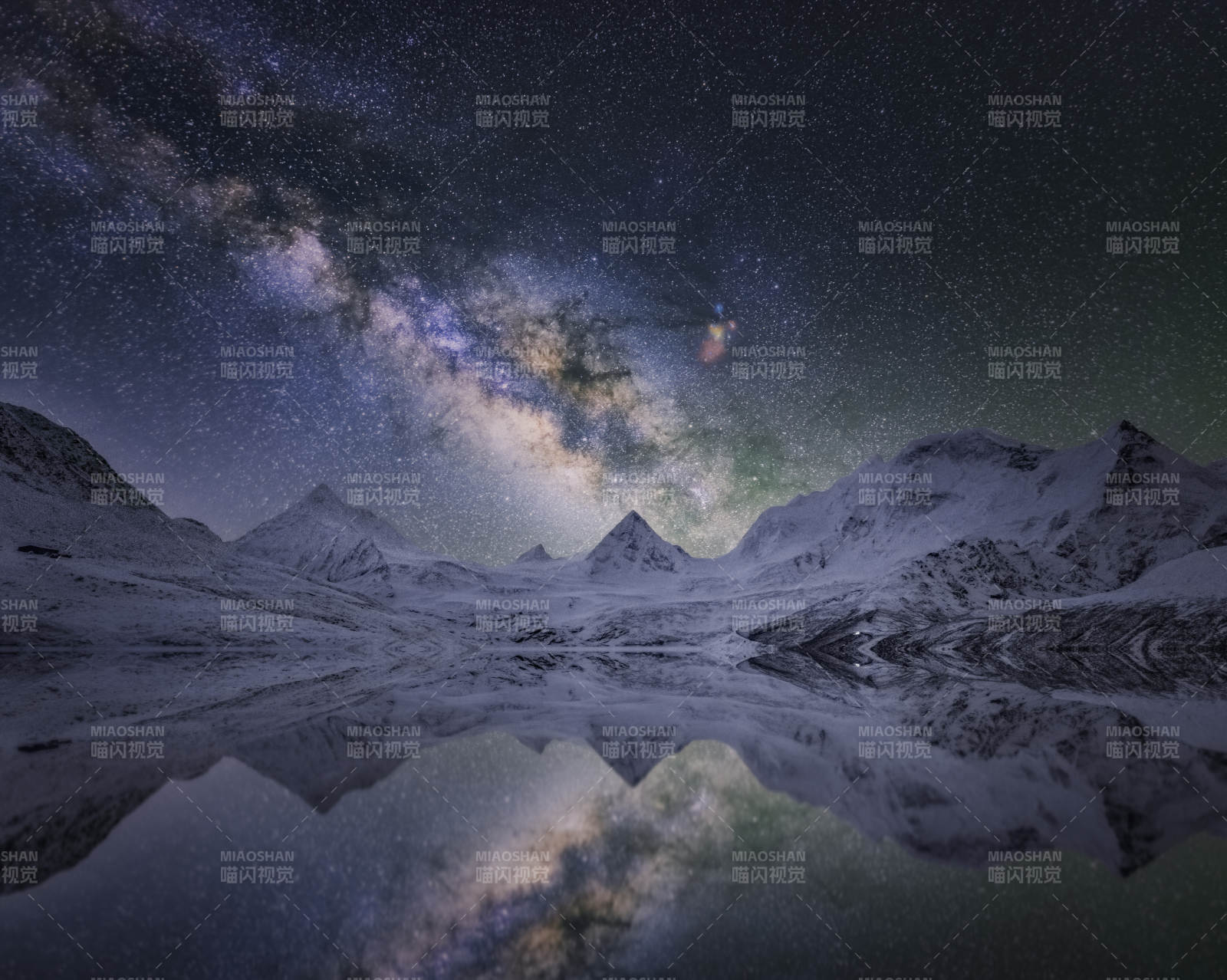 雪山銀河倒影夜景