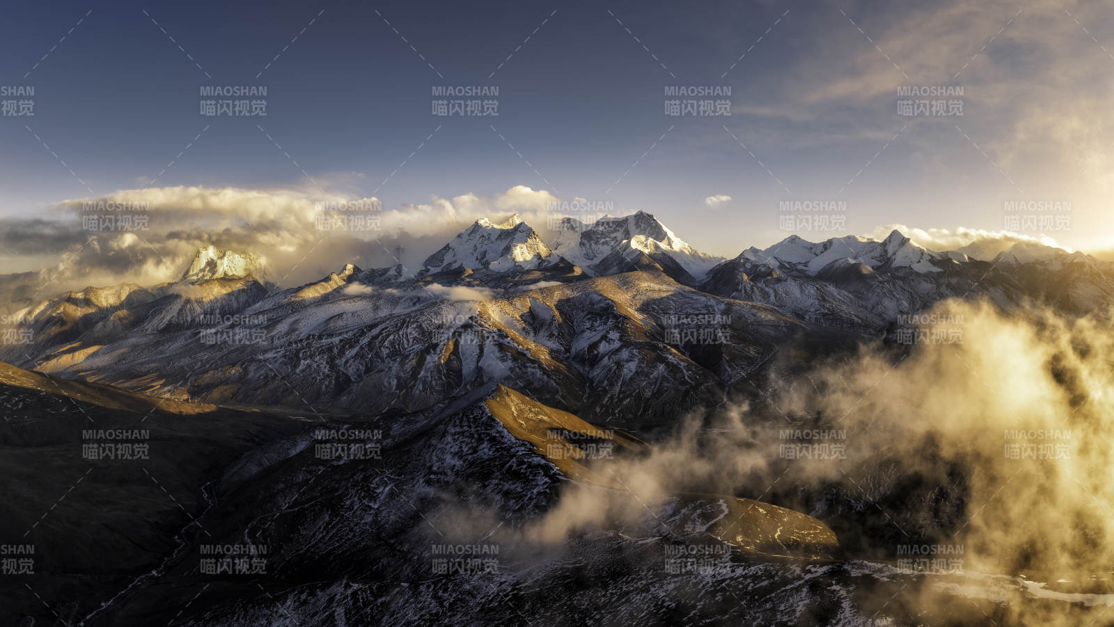 雪山云海 壯麗景色