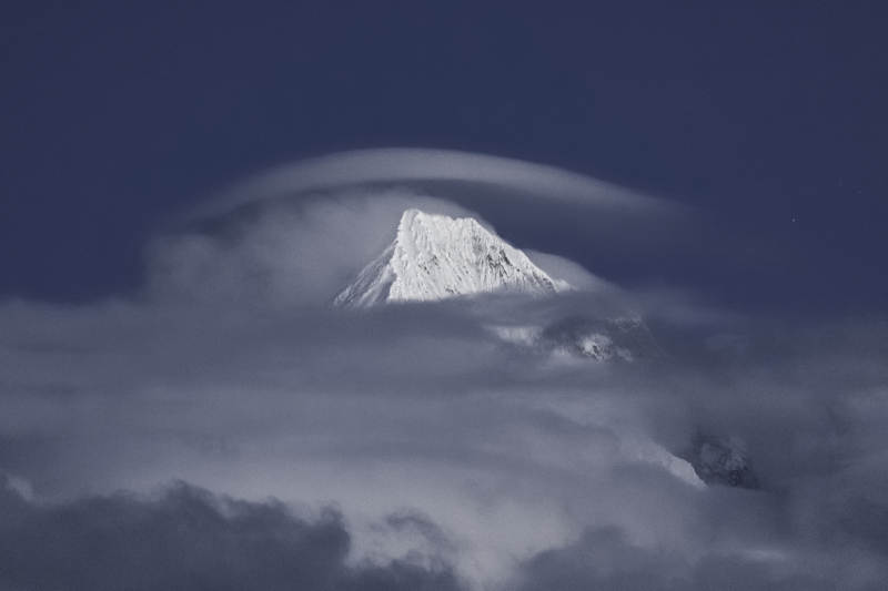 雪山云海 神秘之巅