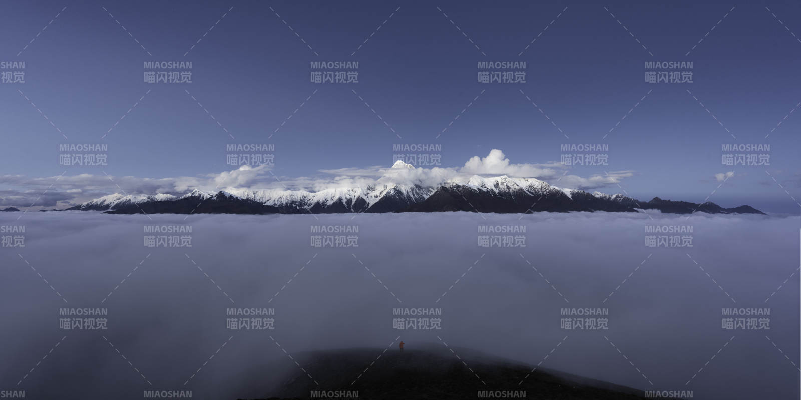 云海雪山 靜謐壯觀