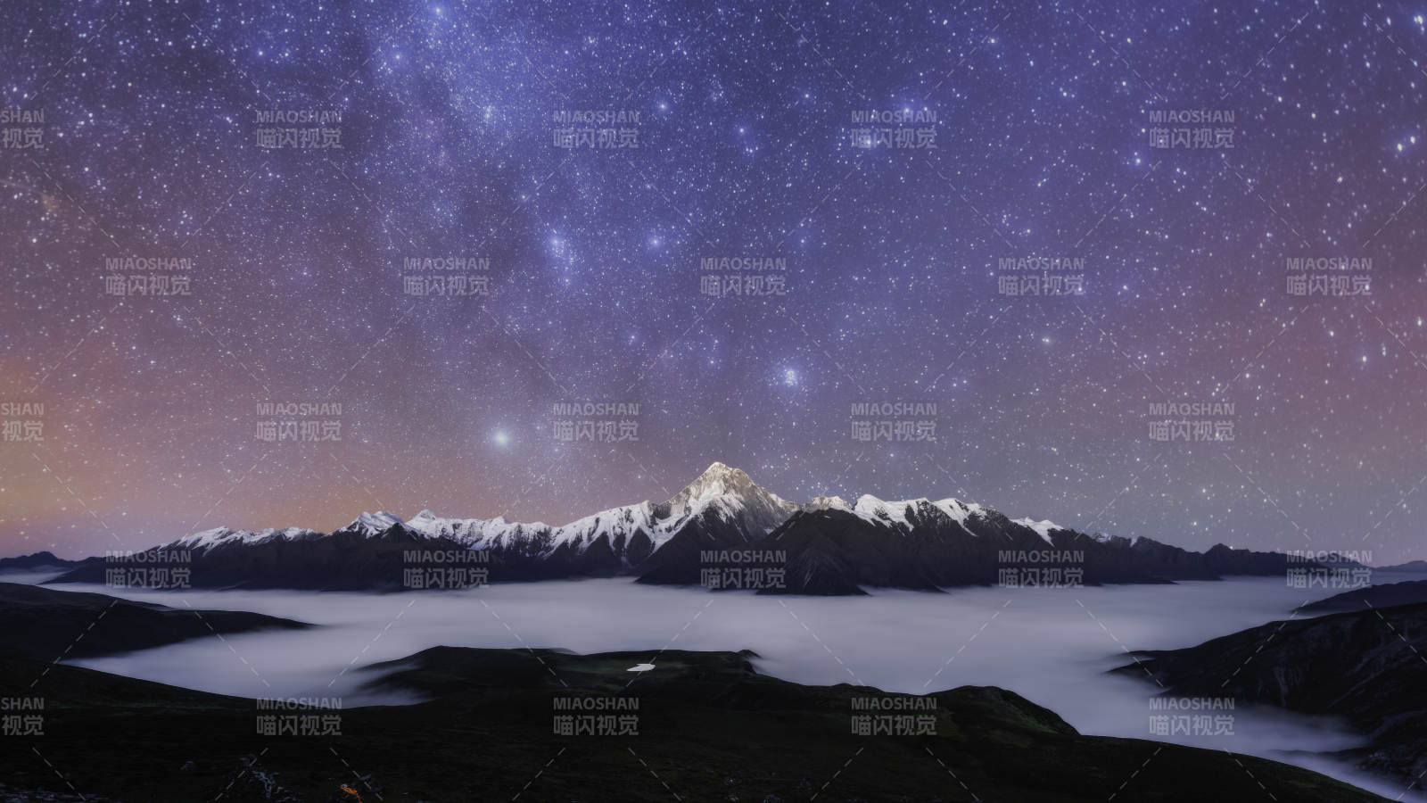 星河璀璨 雪山靜謐