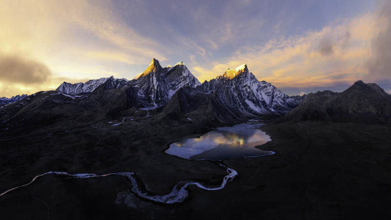 雪山湖畔夕阳美