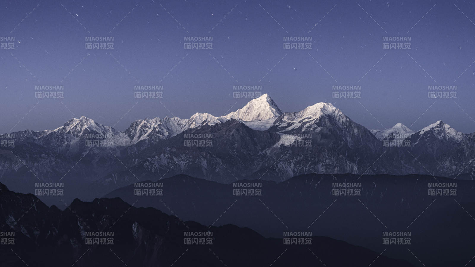 雪山夜景 星光點(diǎn)綴