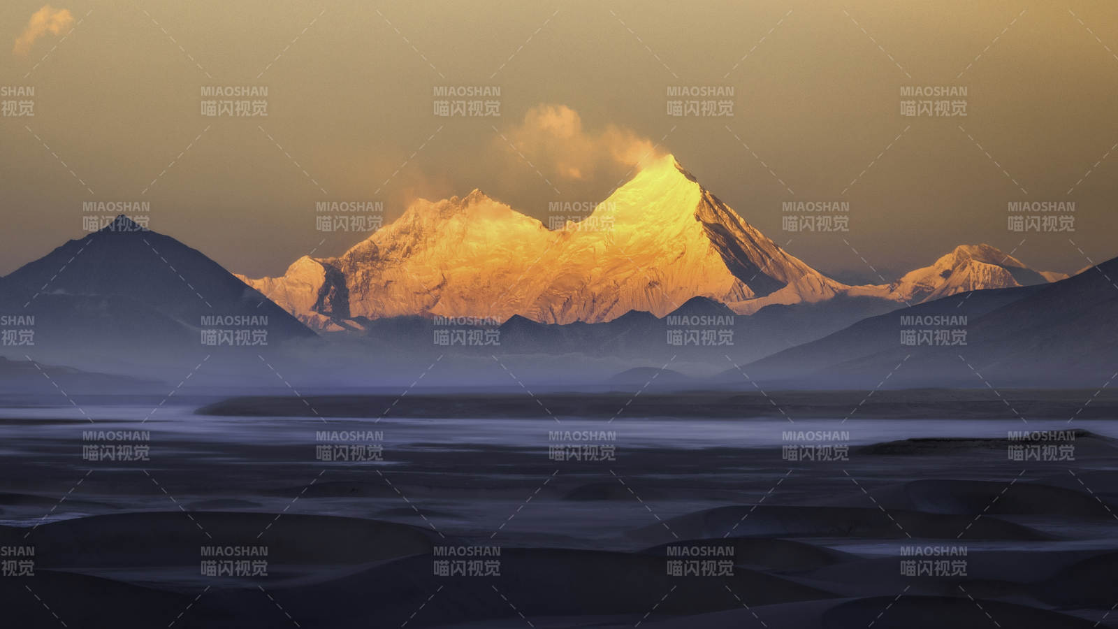 雪山晨曦 靜謐湖光