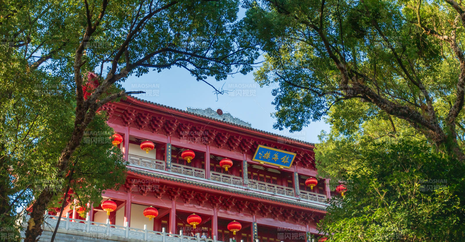古建筑與綠樹相映成趣