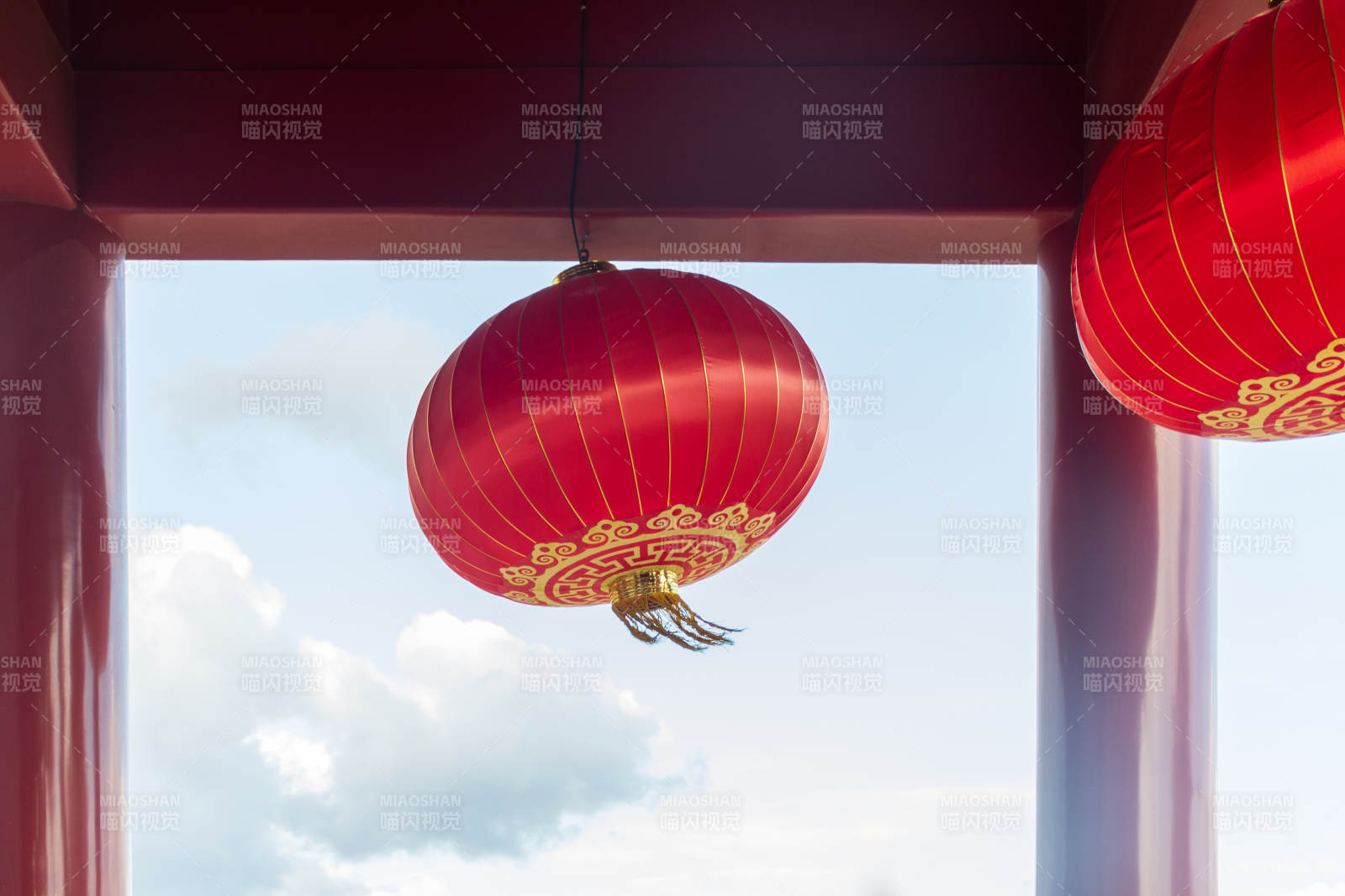 紅燈籠高掛迎新春