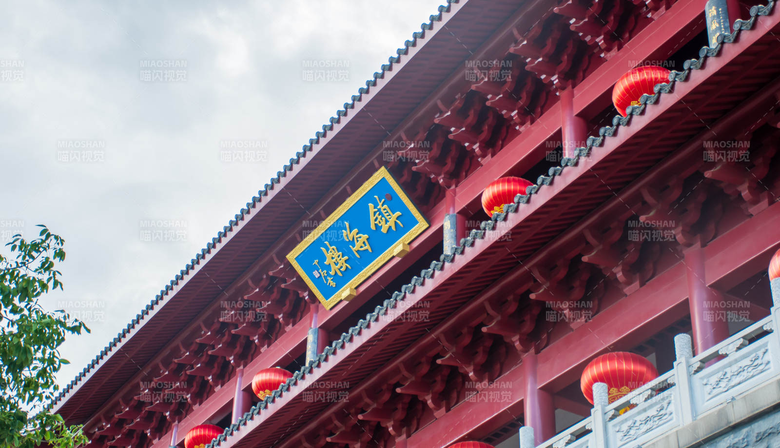鎮(zhèn)海樓紅燈籠高掛