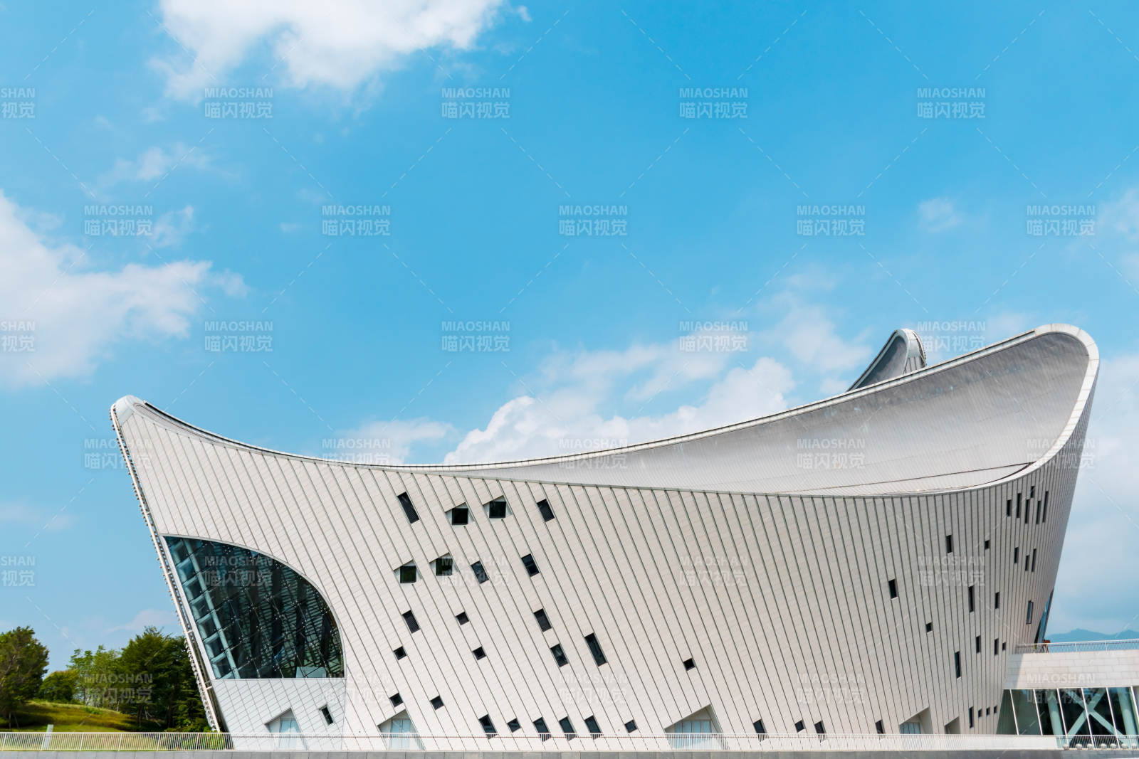 現(xiàn)代建筑的流線型設(shè)計