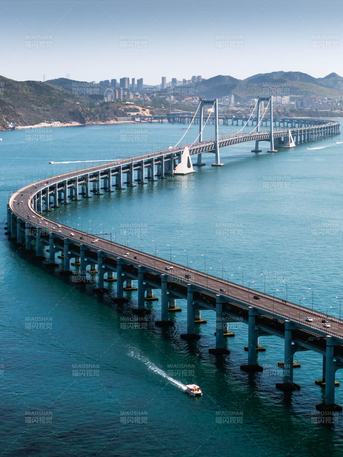 大連星海灣大橋與帆船共舞