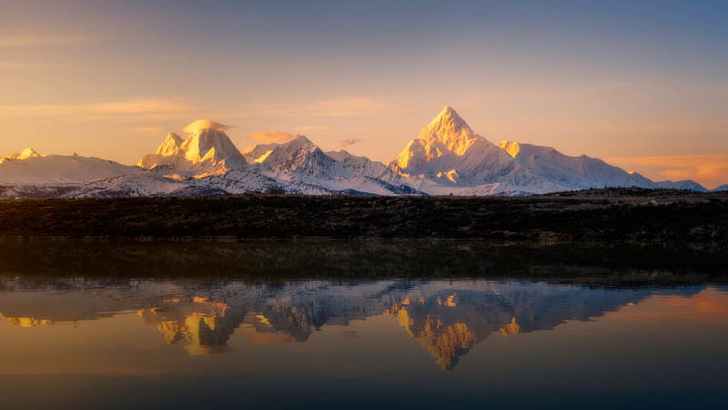 雪山倒影 晨曦美景