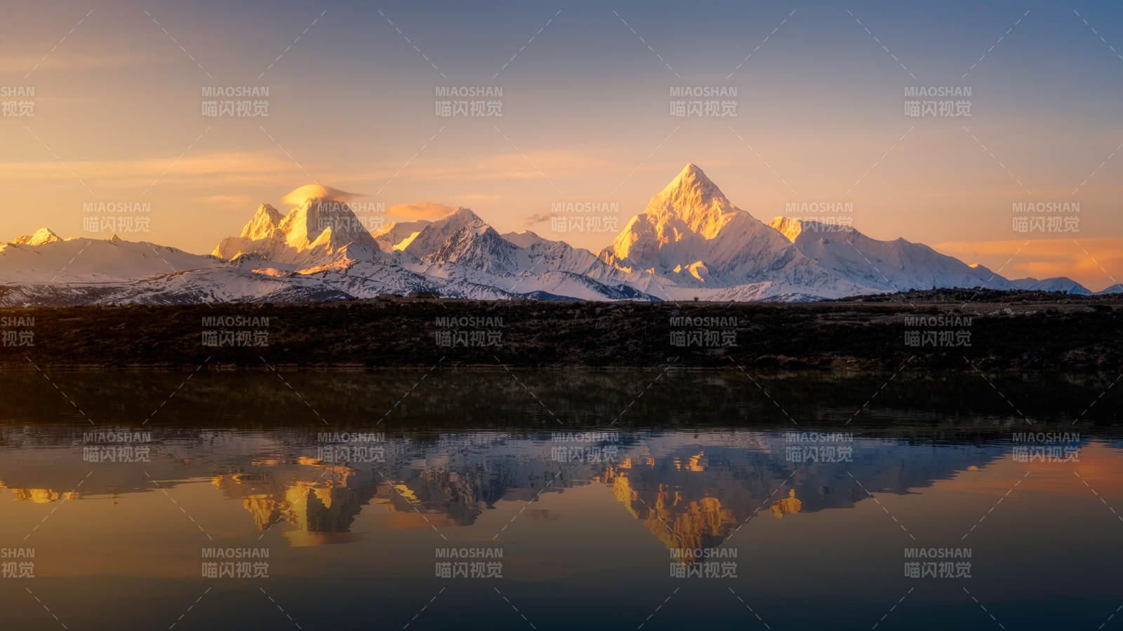 雪山倒影 晨曦美景