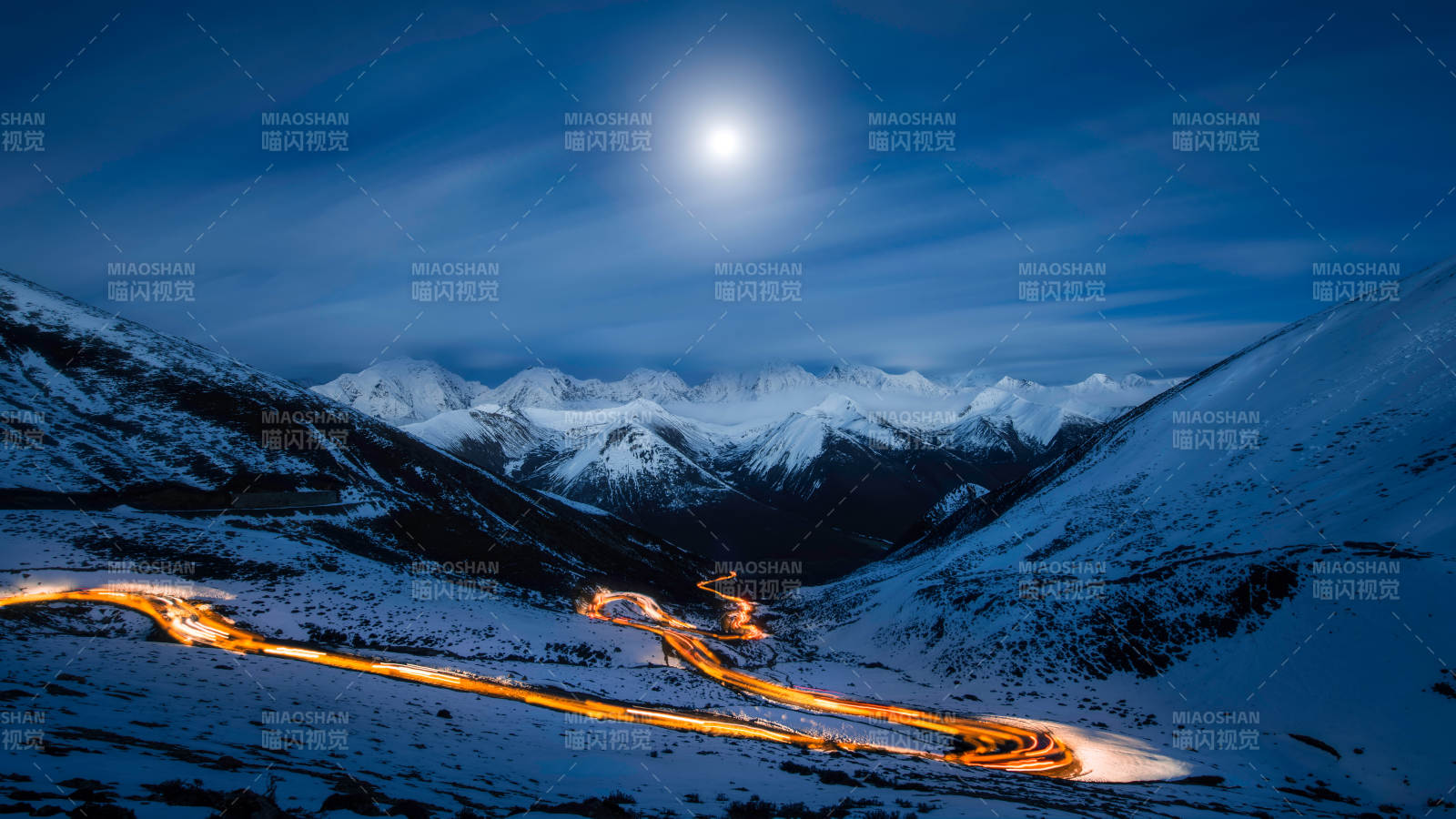 雪夜山間光影流線圖