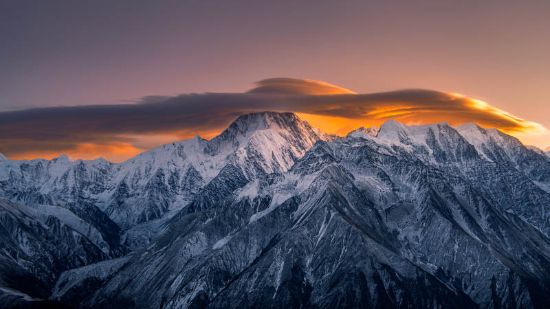 雪山晨曦 云海奇觀