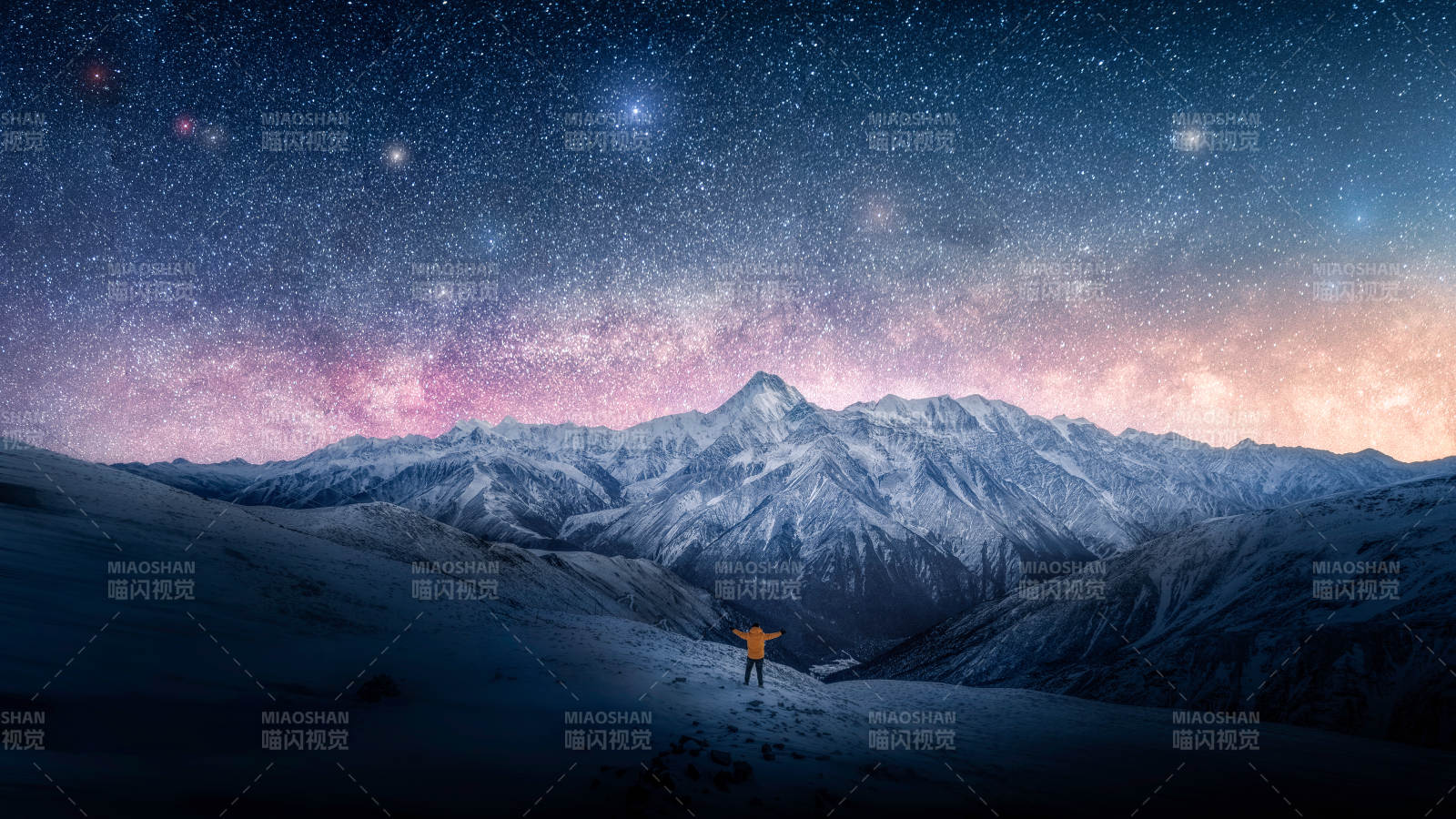 星空下的雪山奇觀
