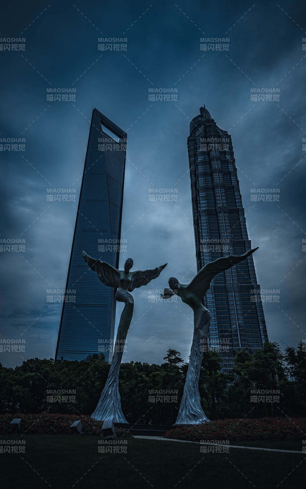 上海雙塔與天使雕像