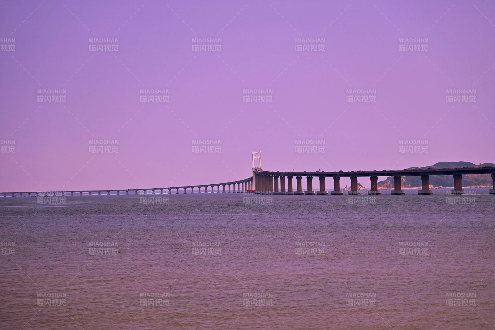跨海南澳大橋的紫色黃昏