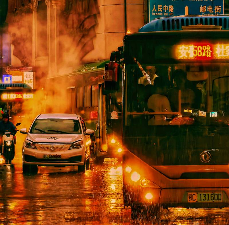 雨夜街头 车流繁忙