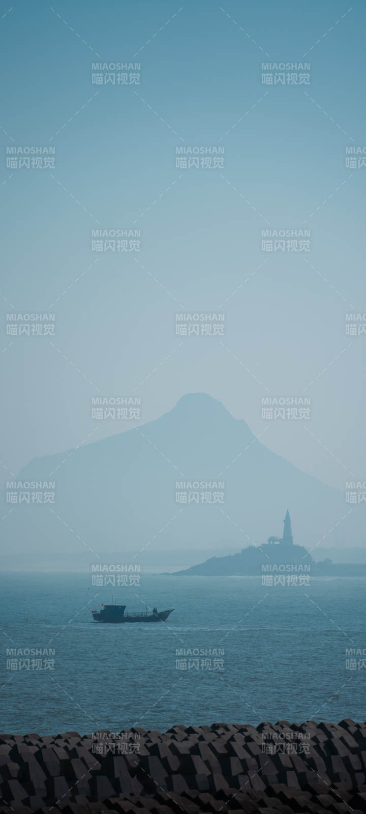 海山孤舟 靜謐晨曦