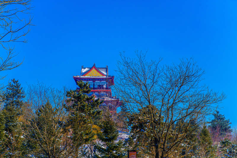 冬日古塔映藍(lán)天