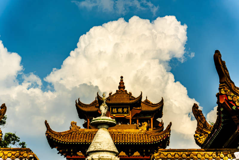 古寺云影映藍(lán)天