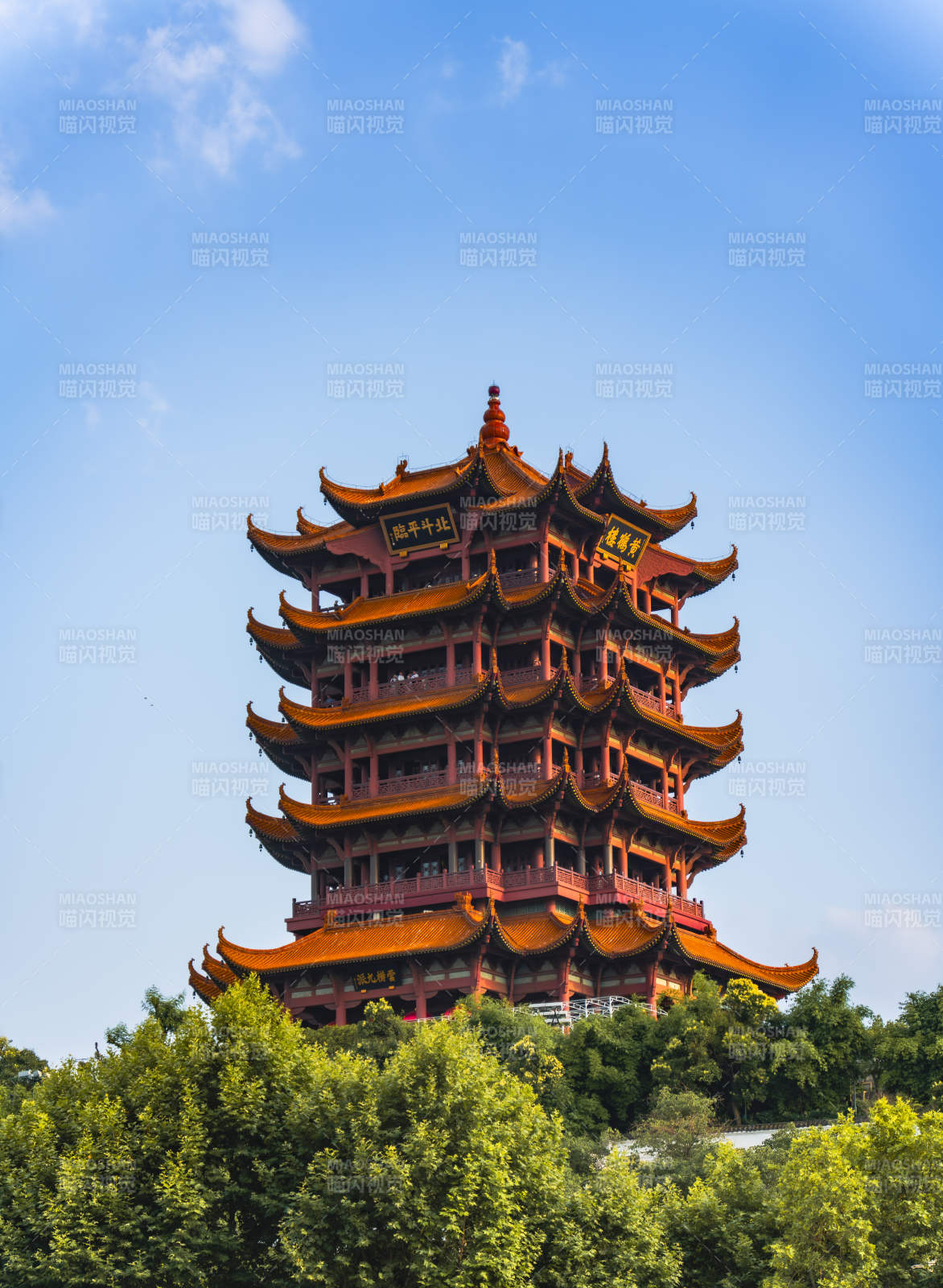 黃鶴樓巍峨聳立云端