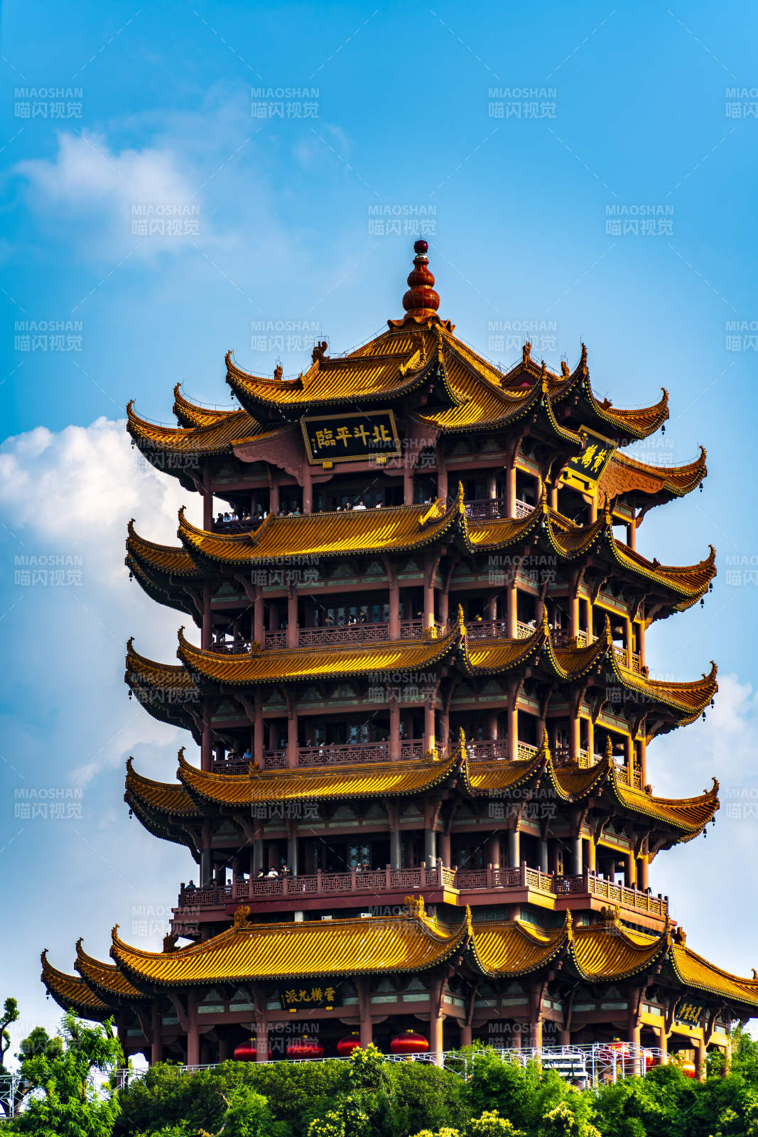 黃鶴樓巍峨聳立云端