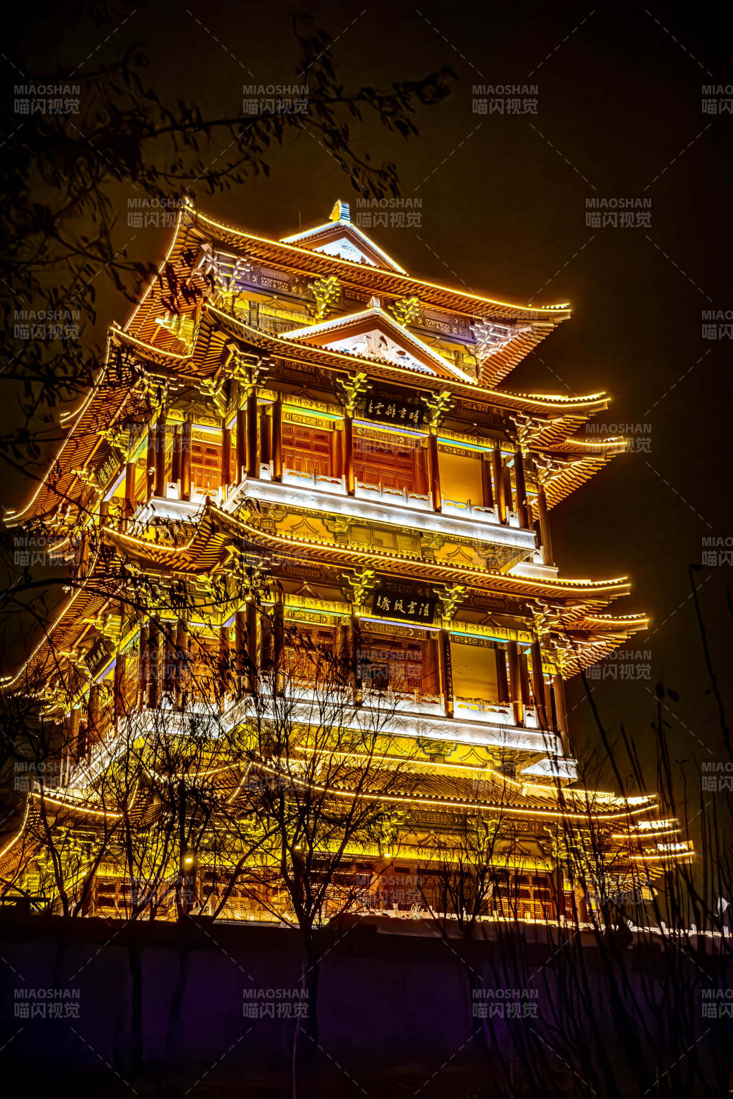 夜景古塔 燈火輝煌