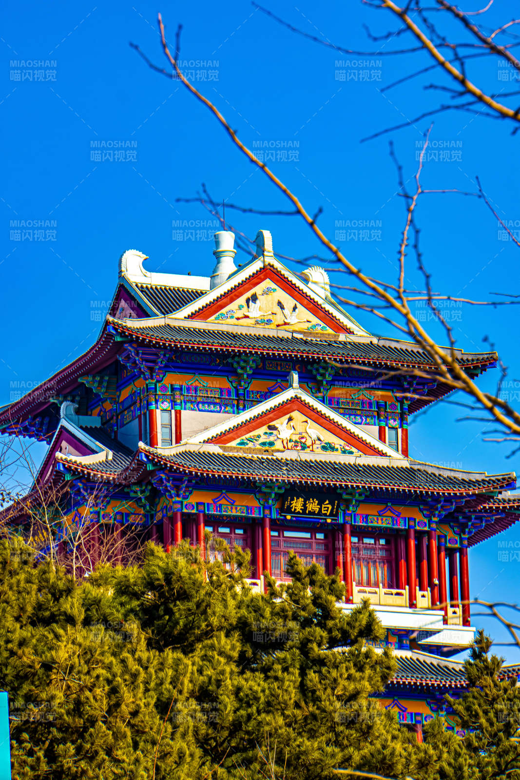 古塔樓閣映藍(lán)天