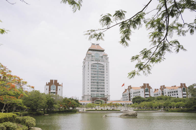 校園風光 湖畔建筑群