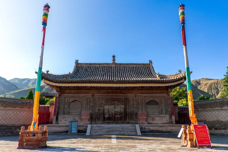 青海海東瞿曇寺正門