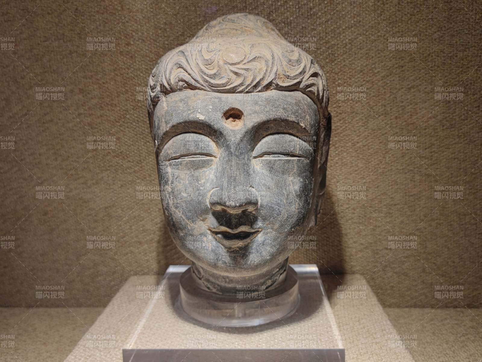 古代佛像頭雕塑