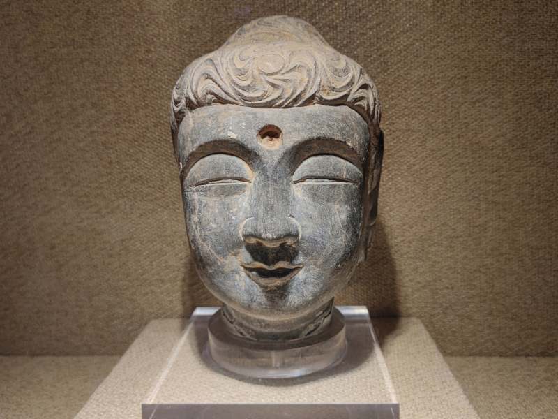 古代佛像頭雕塑