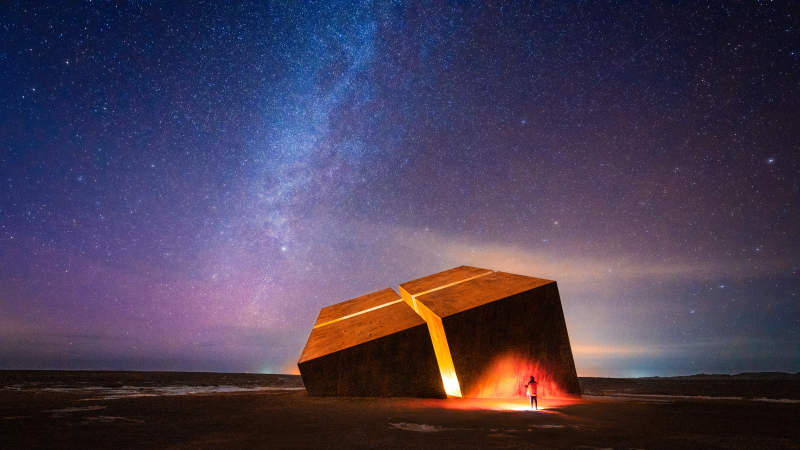 星空下的神秘建筑