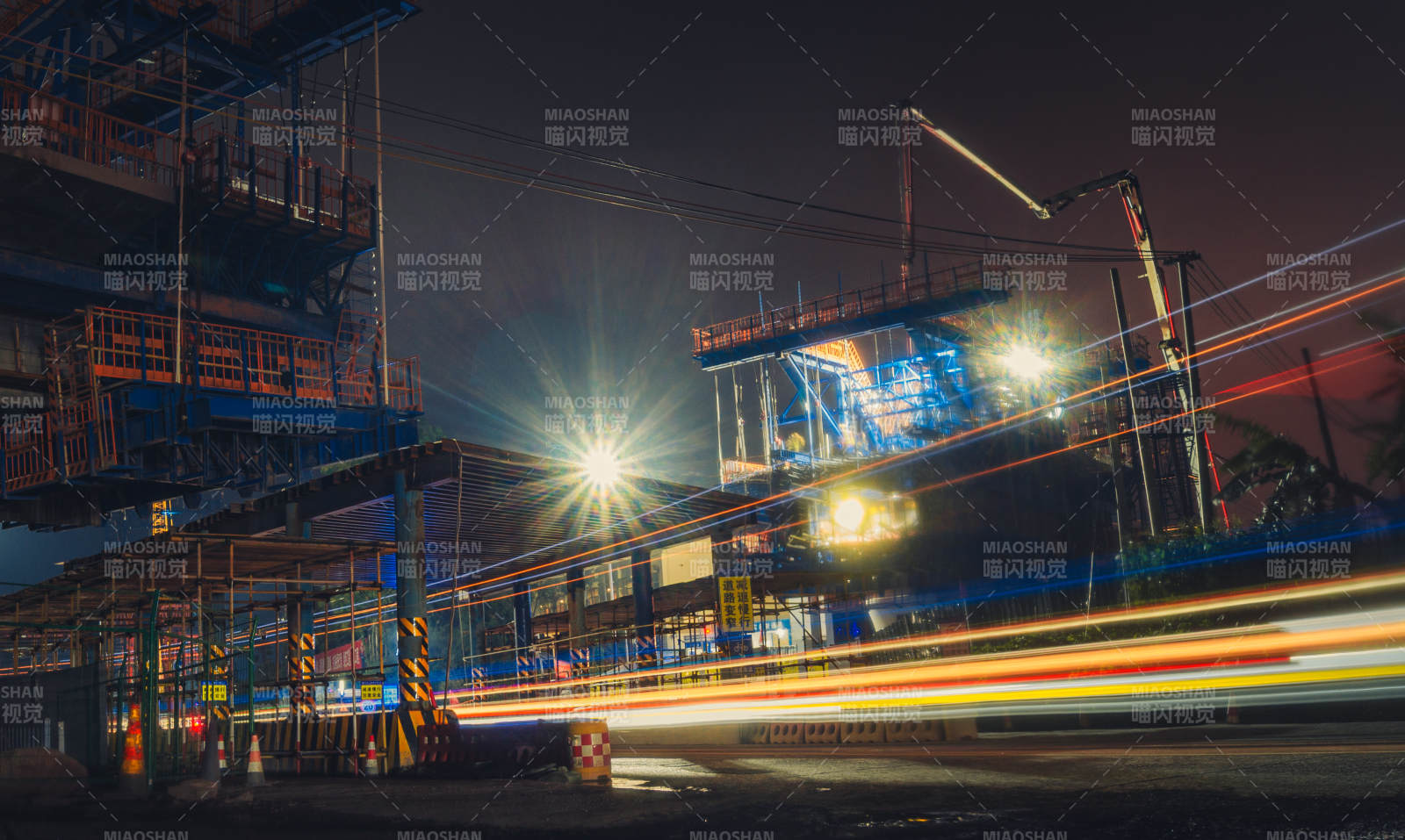 夜幕下的城市建設光影