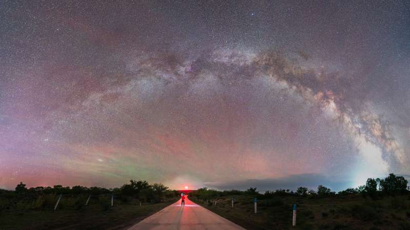 星河璀璨 夜路獨行