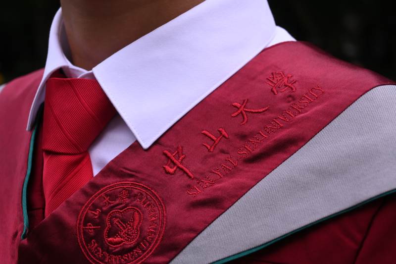 中山大學學士服特寫