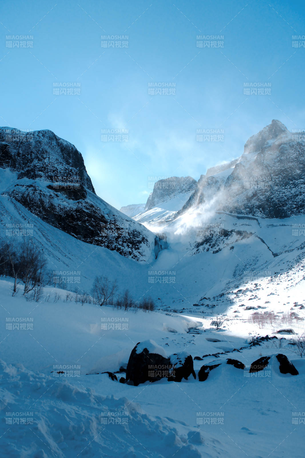 長白山雪山峽谷冬日風光