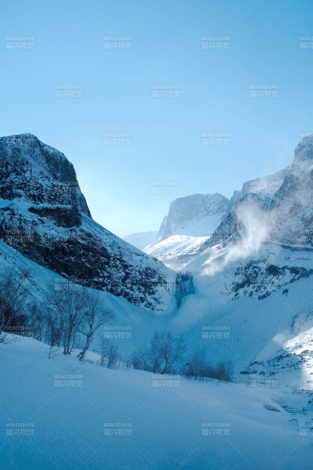 長白山雪山峽谷冬日美景