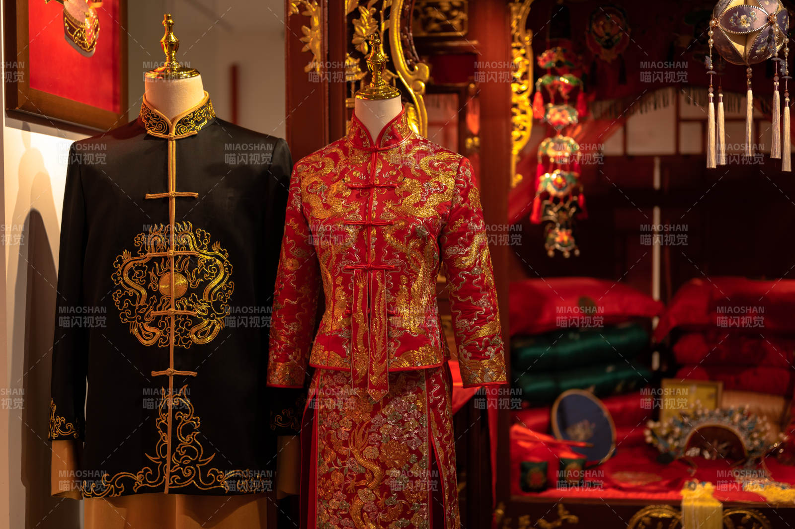 中式傳統(tǒng)婚禮服飾展示