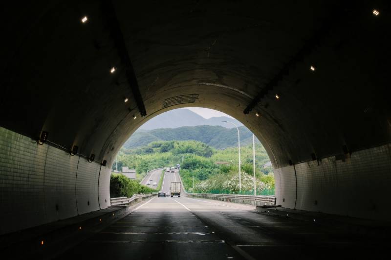 隧道盡頭的光明之路