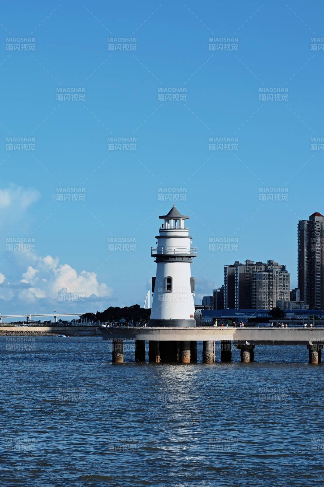 珠海愛情郵局-海邊燈塔與城市剪影